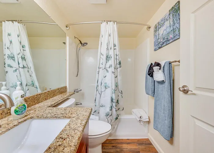 'the Painted Pony' Condo: Pool & Gym Access